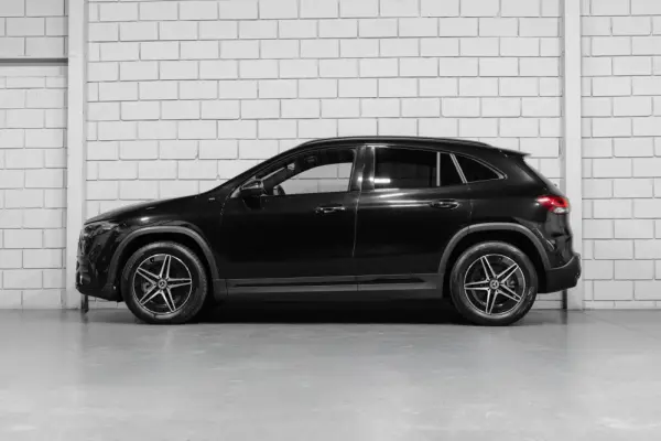 Mercedes-Benz EQA 250 AMG Line 3