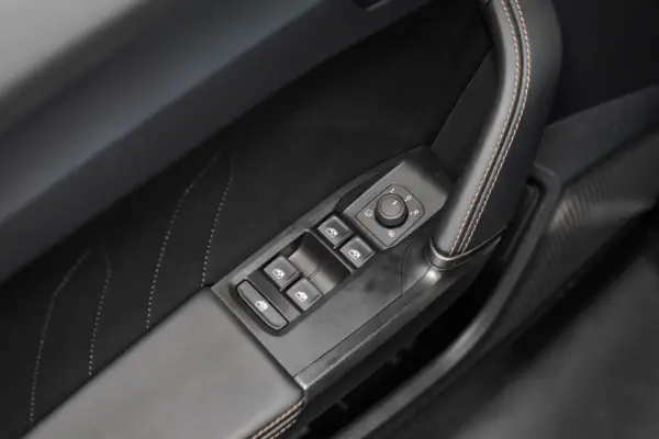 Cupra Formentor 1.4 e-Hybrid DSG VZ 27
