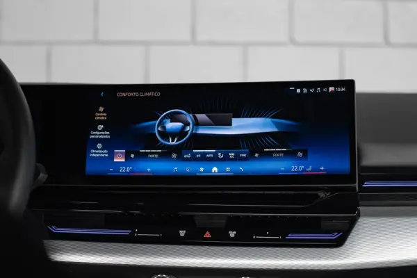 BMW 530 e Pack Desportivo M Pro 17