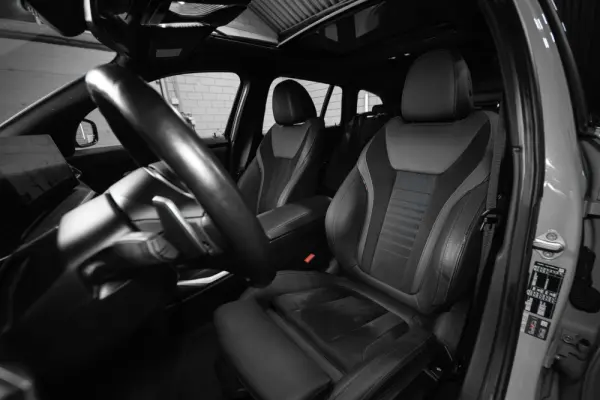 BMW 330 e Pack M Auto 11