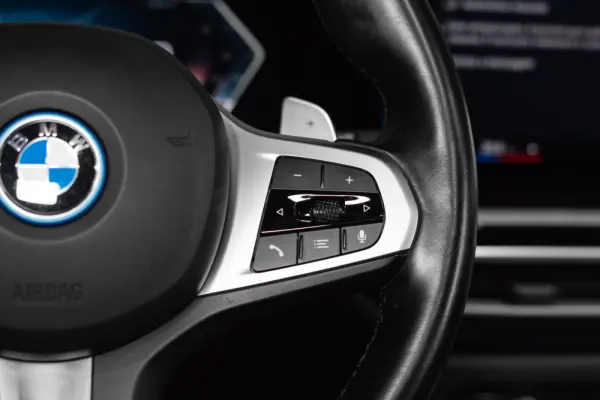 BMW 330 e Pack M Auto 8