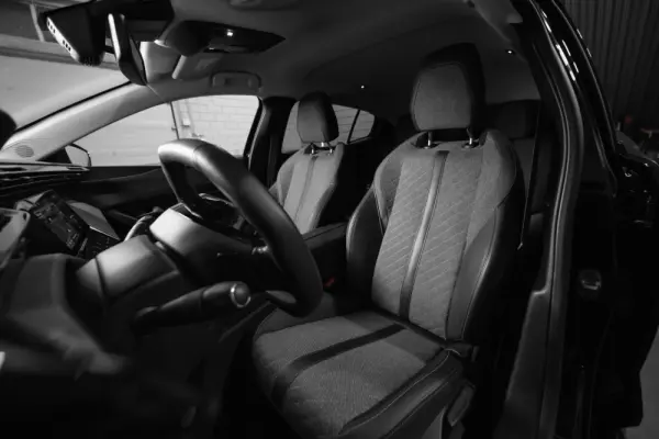 Peugeot 408 1.6 Hybrid Allure e-EAT8 8