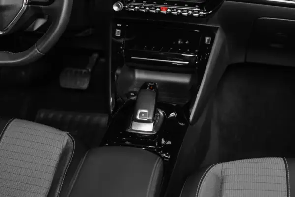 Peugeot 208 1.2 PureTech Allure Pack EAT8 29