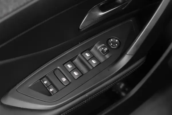 Peugeot 408 1.6 Hybrid Allure e-EAT8 20