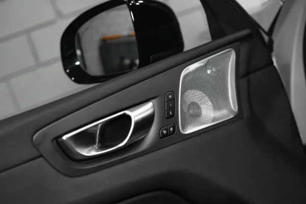 Volvo XC 60 2.0 T6 PHEV Black Edition 26