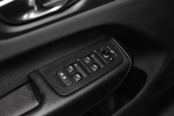 Volvo XC 60 2.0 T6 PHEV Black Edition 24