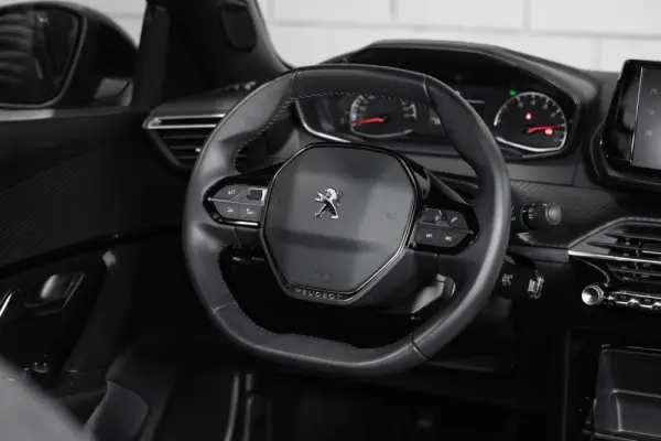 Peugeot 2008 1.2 PureTech Active Pack 5