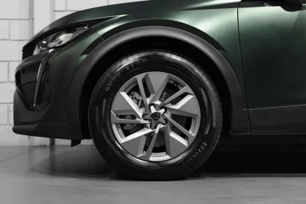 Peugeot 408 1.6 Hybrid Allure e-EAT8 29