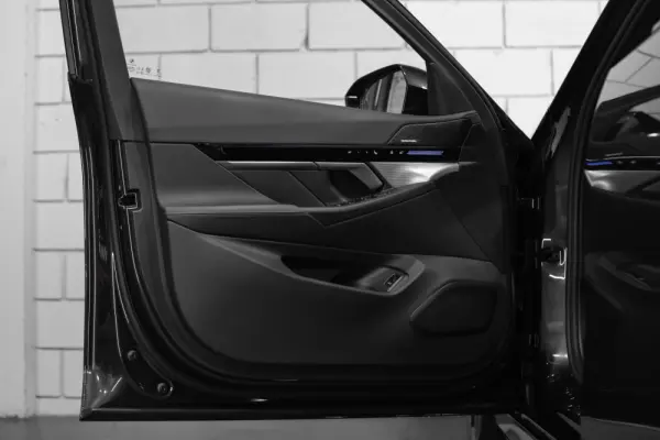 BMW 530 e Pack Desportivo M Pro 31