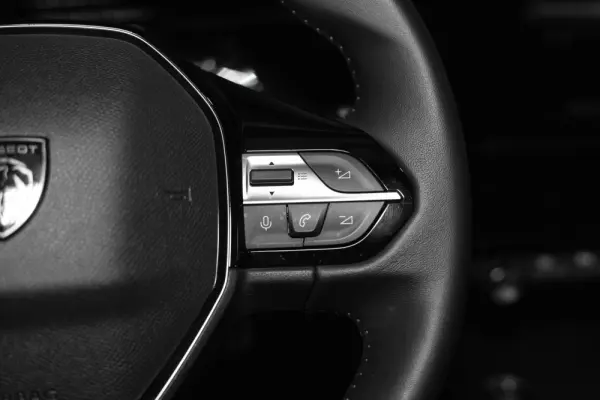 Peugeot 408 1.6 Hybrid Allure e-EAT8 7