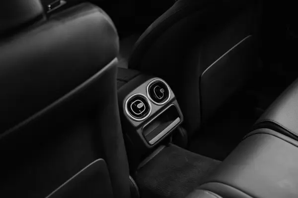 Mercedes-Benz C 300 e 9G-TRONIC Avantgarde Advanced 38