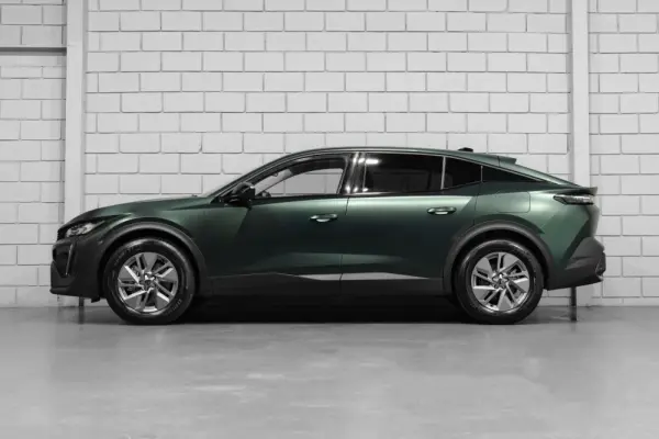 Peugeot 408 1.6 Hybrid Allure e-EAT8 3
