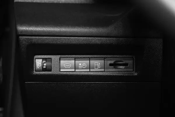 Peugeot 408 1.6 Hybrid Allure e-EAT8 27