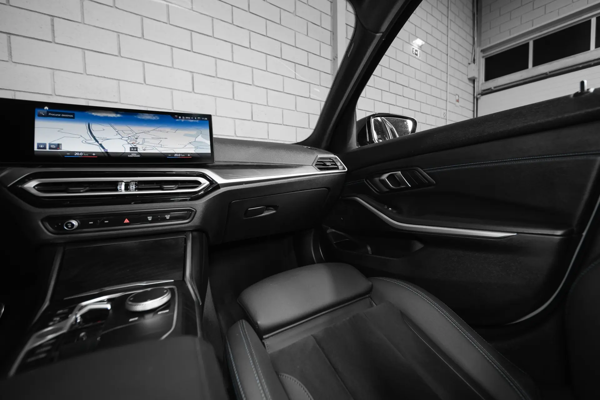 BMW 330 e Pack M Auto 42