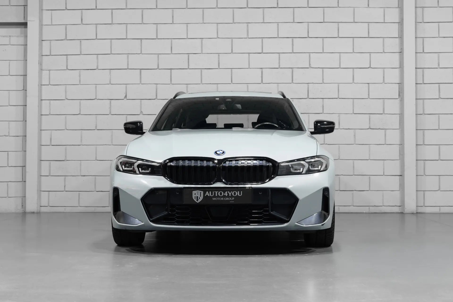BMW 330 e Pack M Auto 3