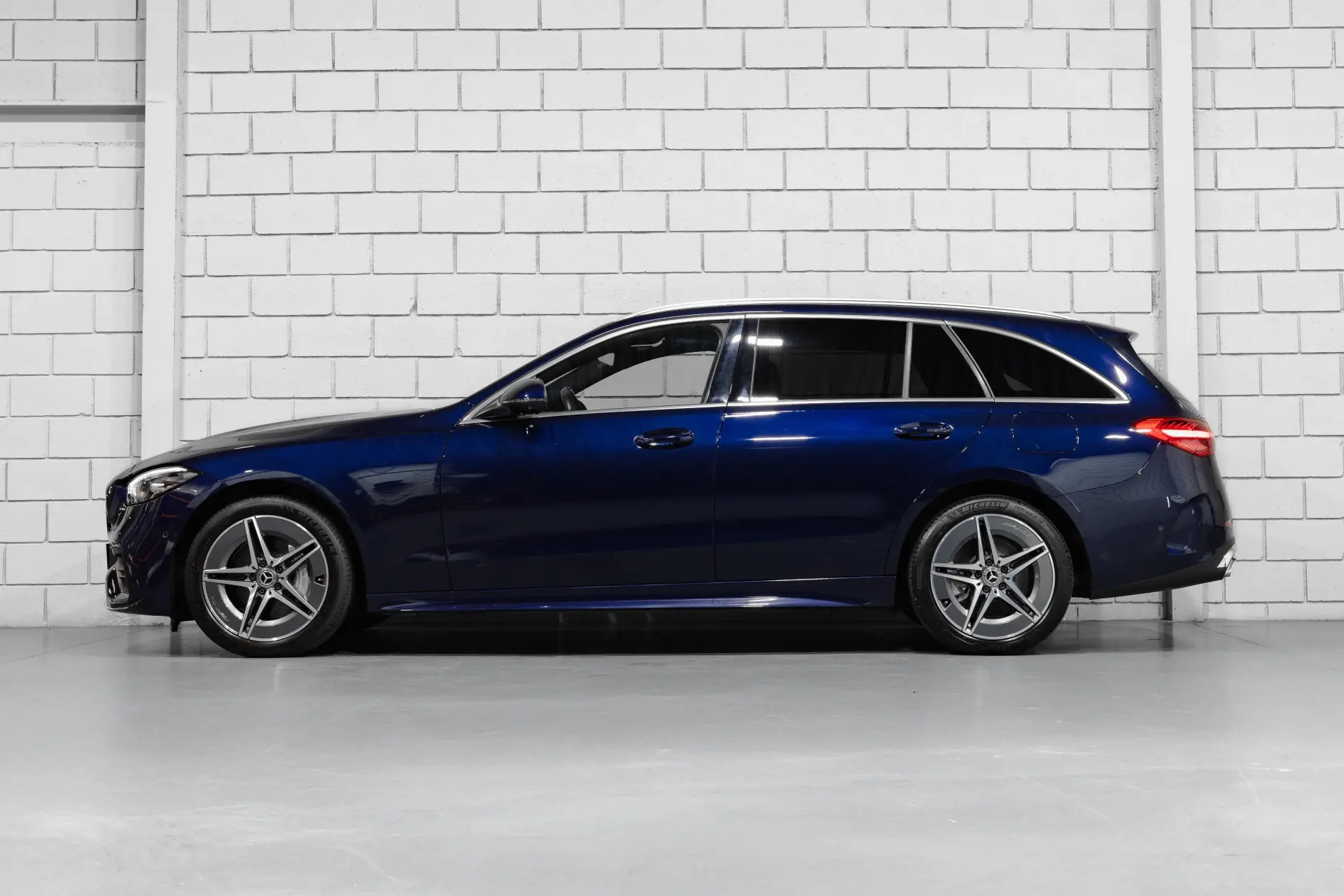 Mercedes-Benz C 300 e AMG Line 3