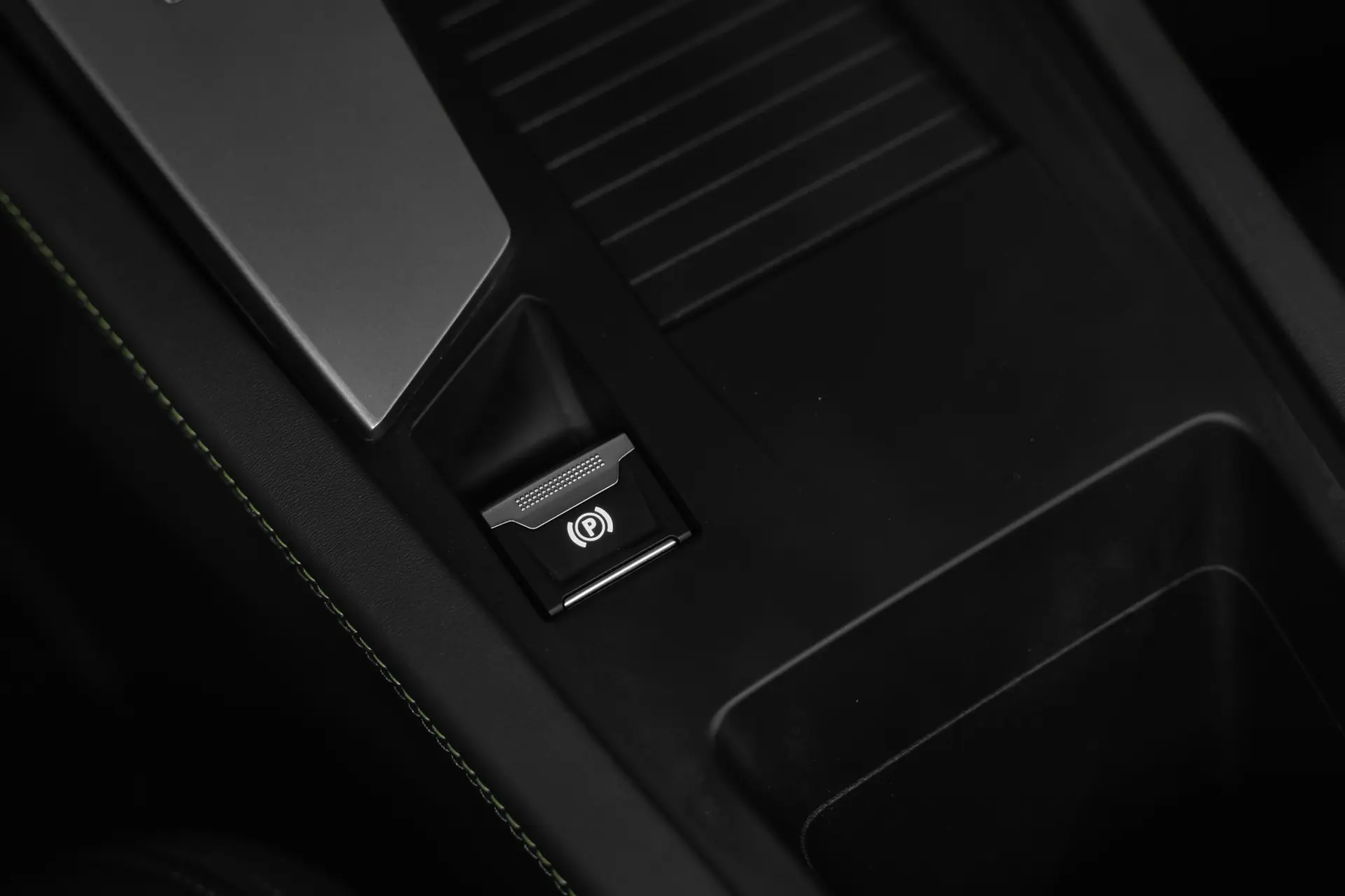 Peugeot 408 1.6 Hybrid GT e-EAT8 33