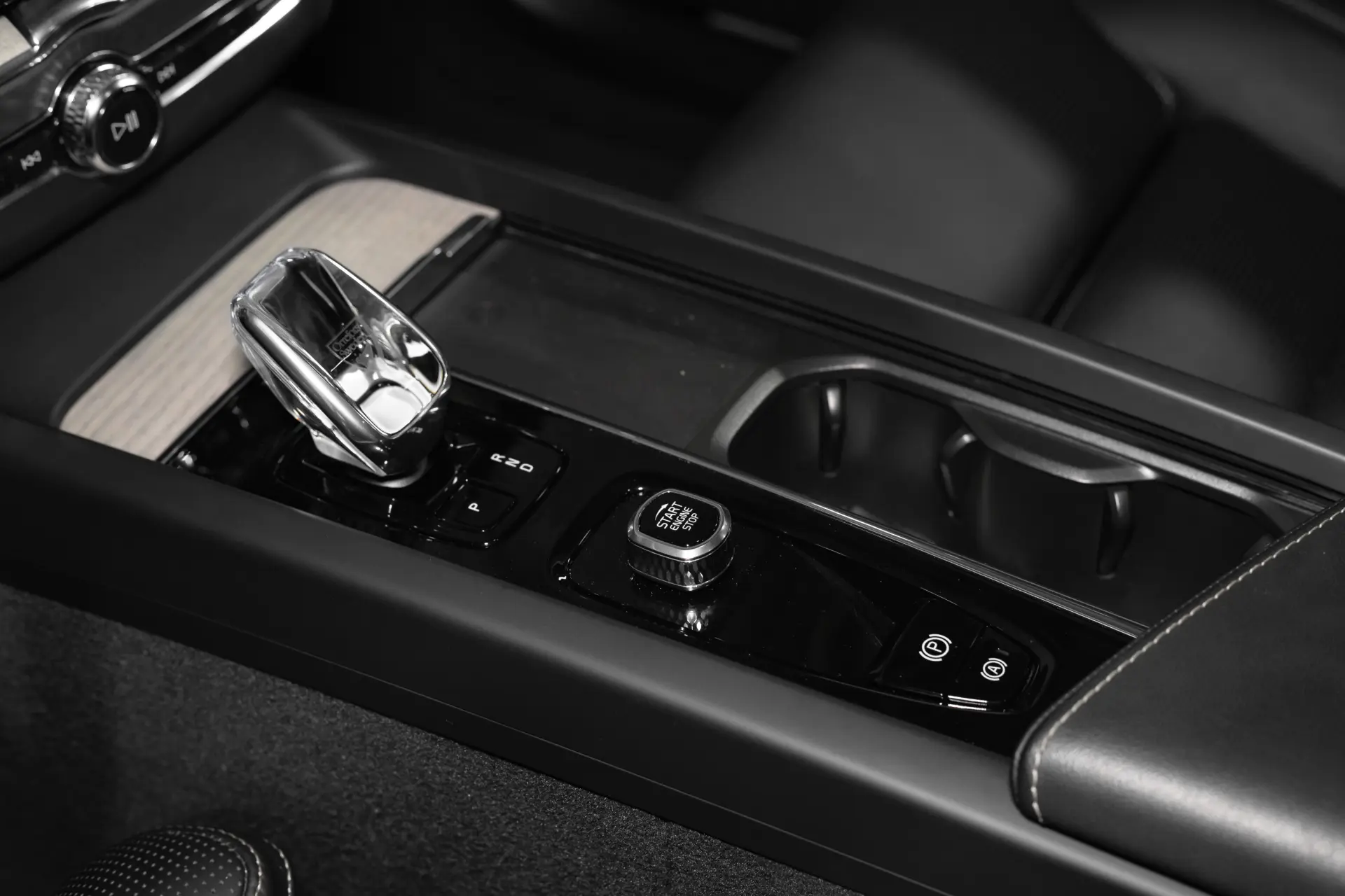 Volvo XC 60 2.0 T6 PHEV Black Edition 36