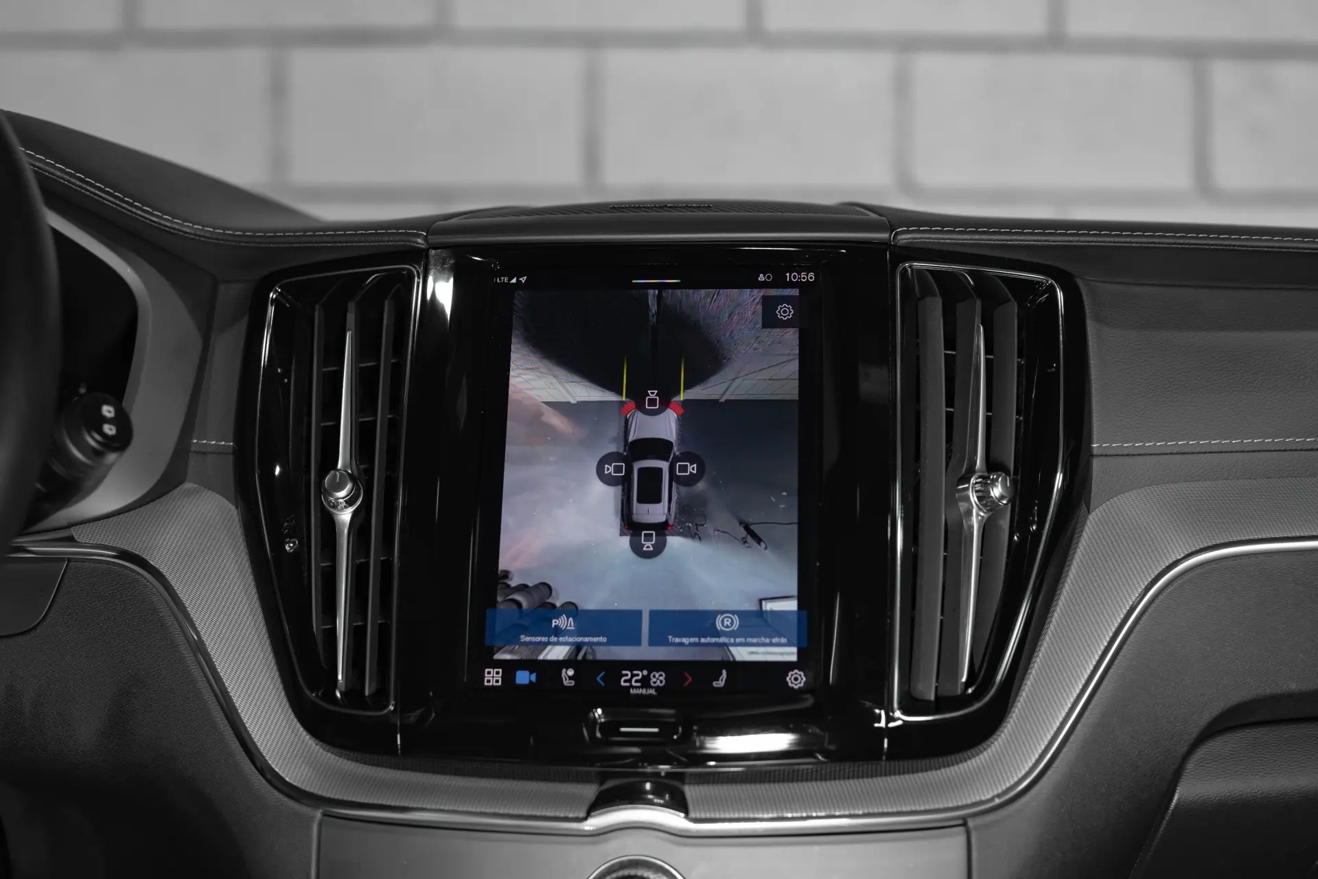 Volvo XC 60 2.0 T6 PHEV Black Edition 18