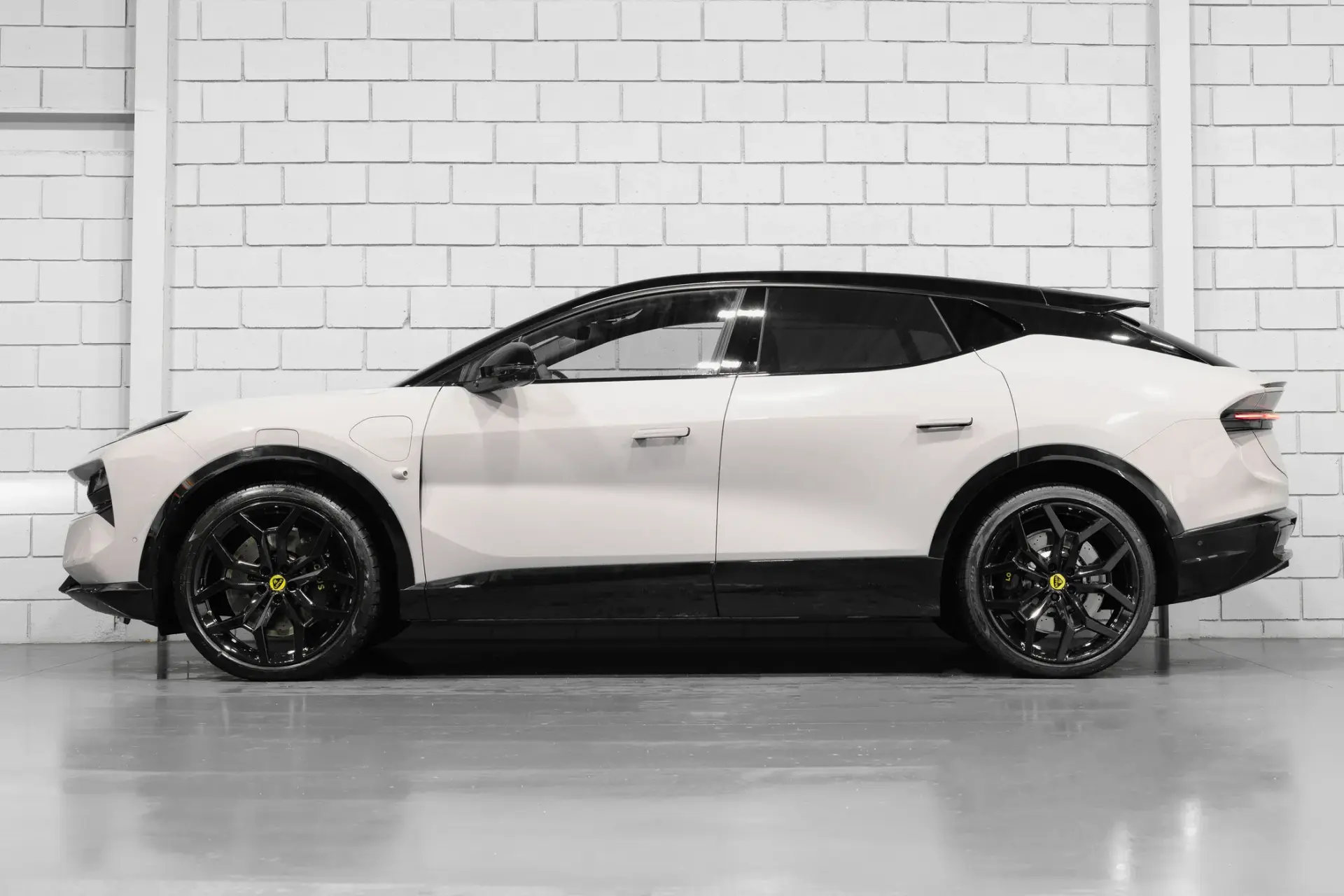 Lotus Eletre 600 Sport SE 3