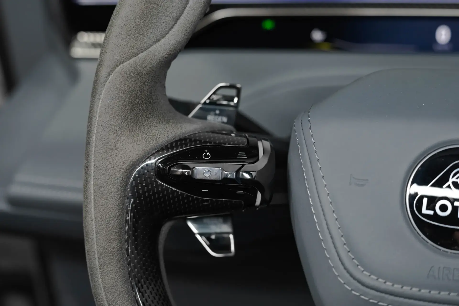 Lotus Eletre 600 Sport SE 8