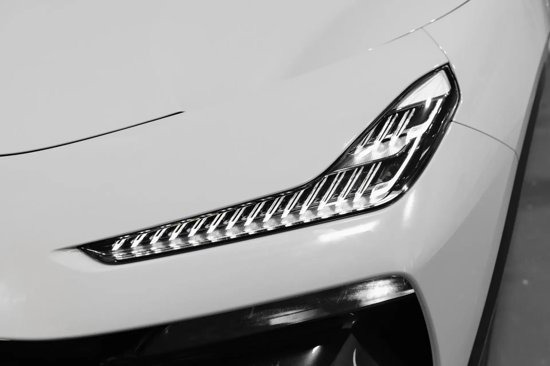 Lotus Eletre 600 Sport SE 18