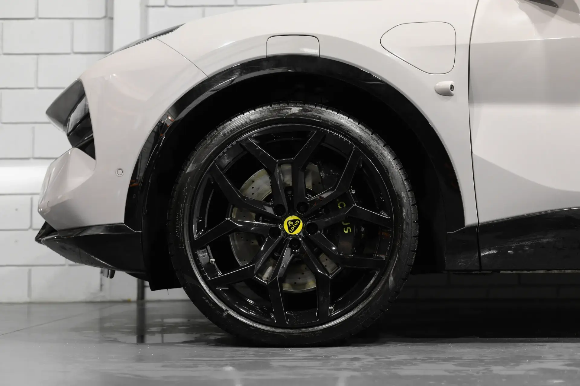 Lotus Eletre 600 Sport SE 23