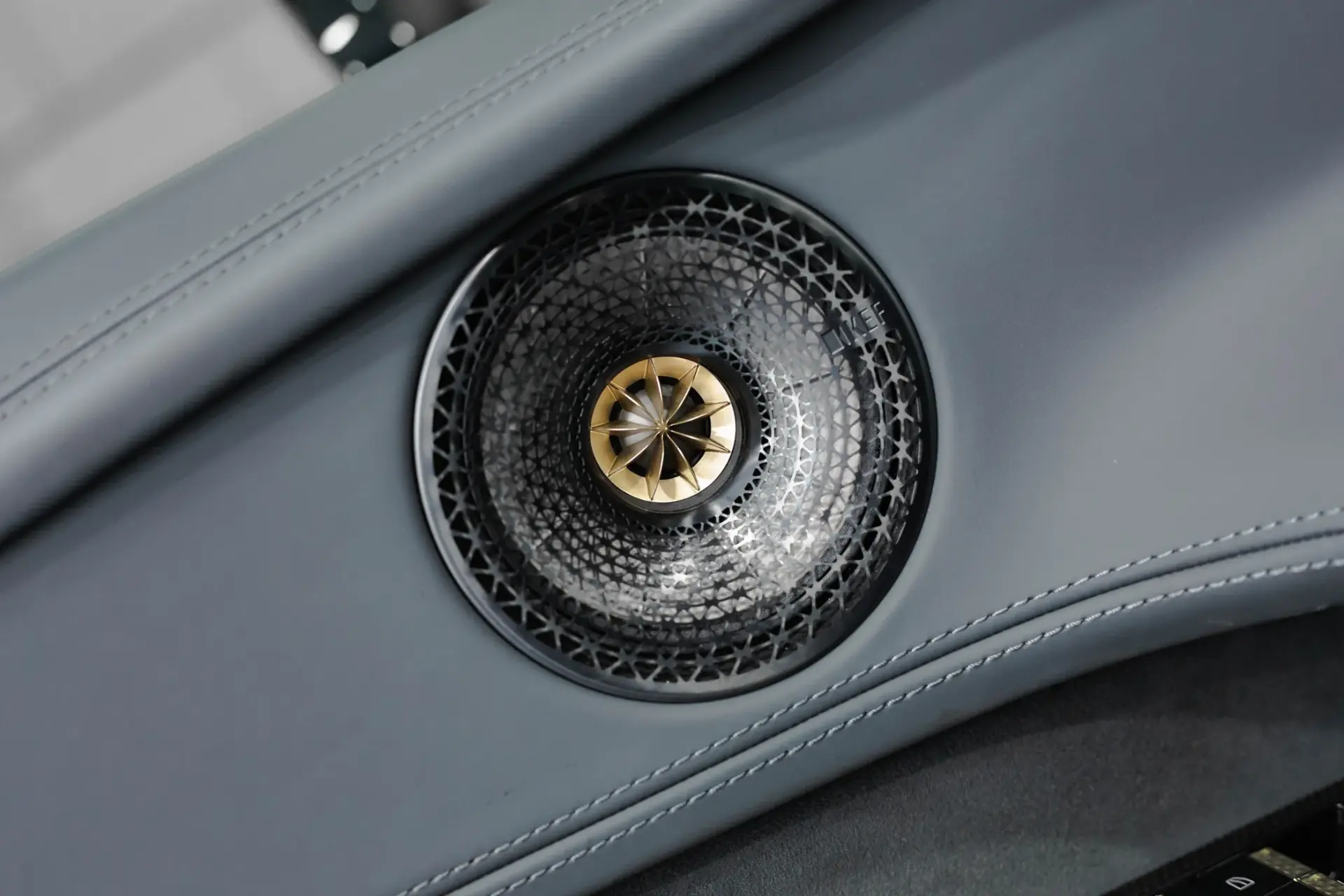 Lotus Eletre 600 Sport SE 43