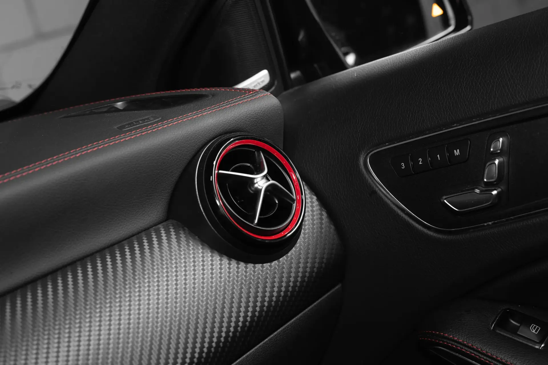 Mercedes-Benz A 45 AMG 4Matic Speedshift 7G-DCT 36