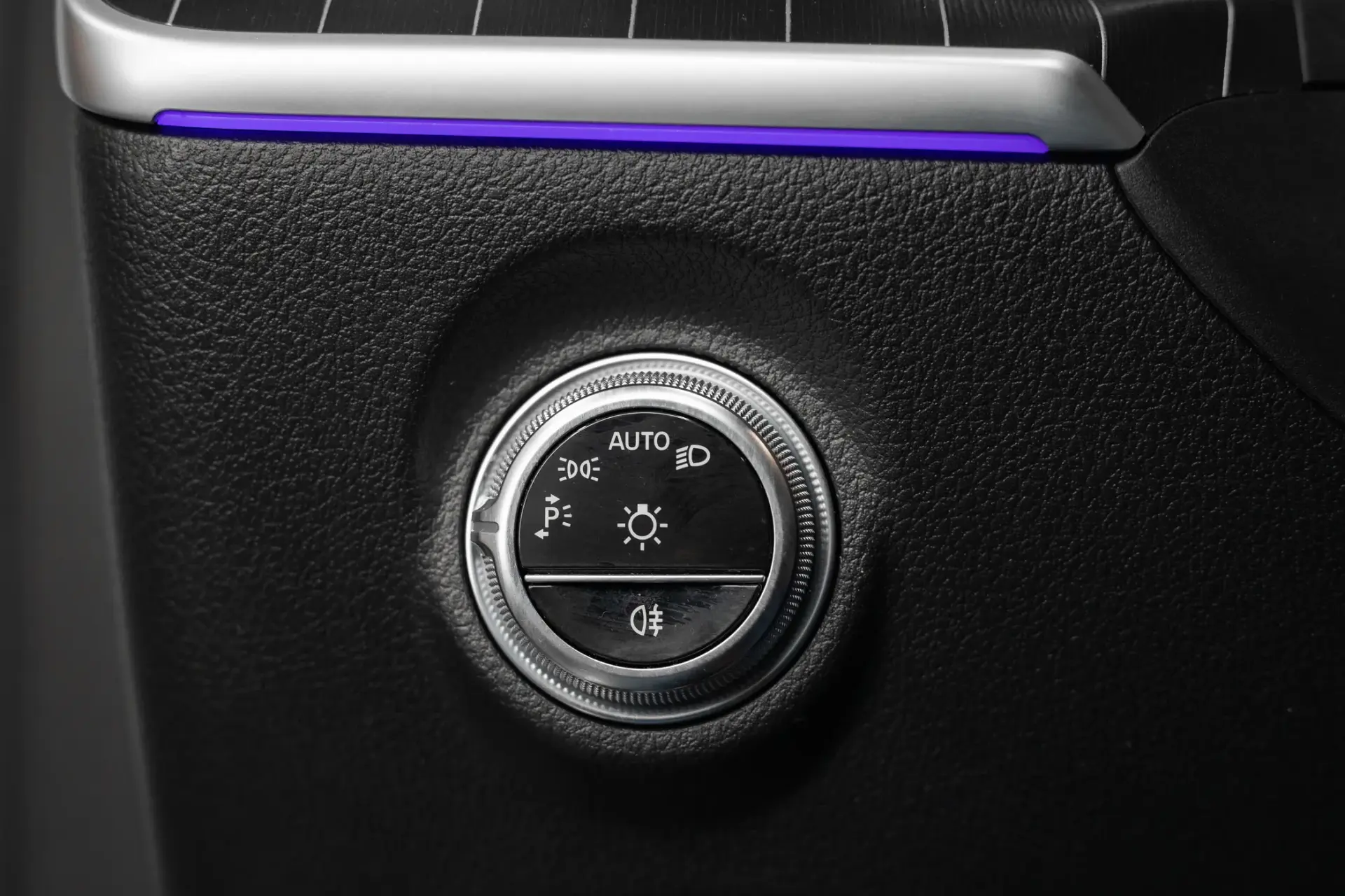 Mercedes-Benz C 300 e 9G-TRONIC AMG Line 38