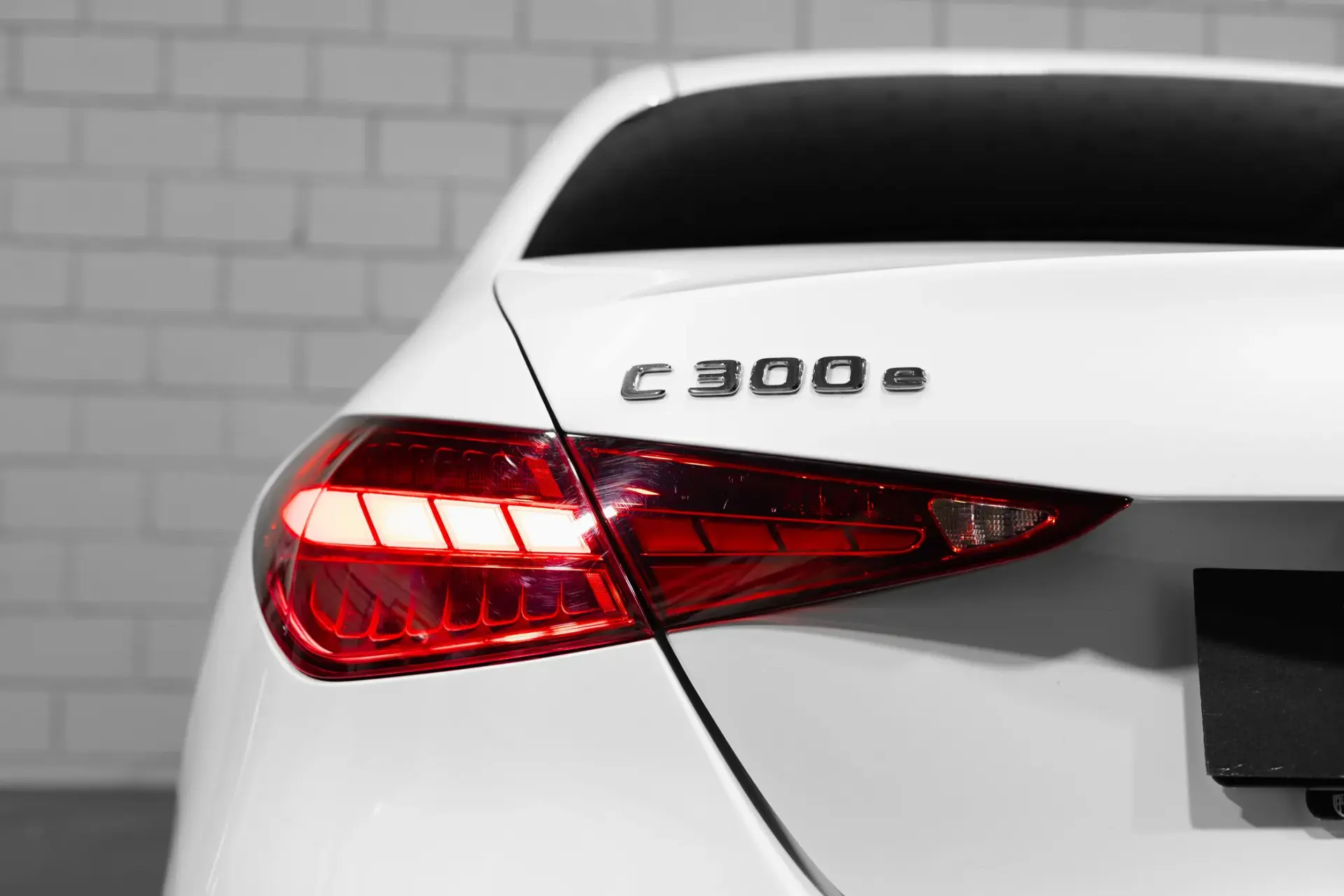Mercedes-Benz C 300 e 9G-TRONIC AMG Line 51