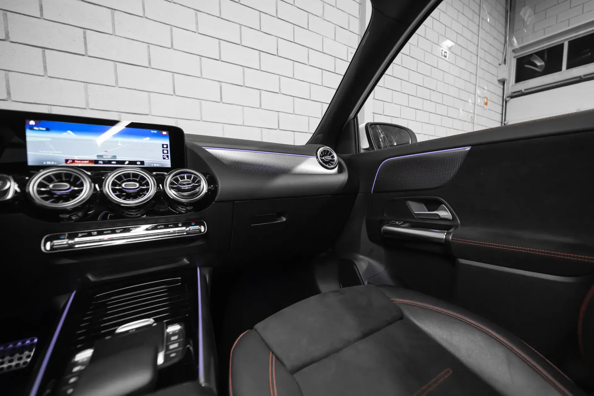 Mercedes-Benz EQA 250 AMG Line 37
