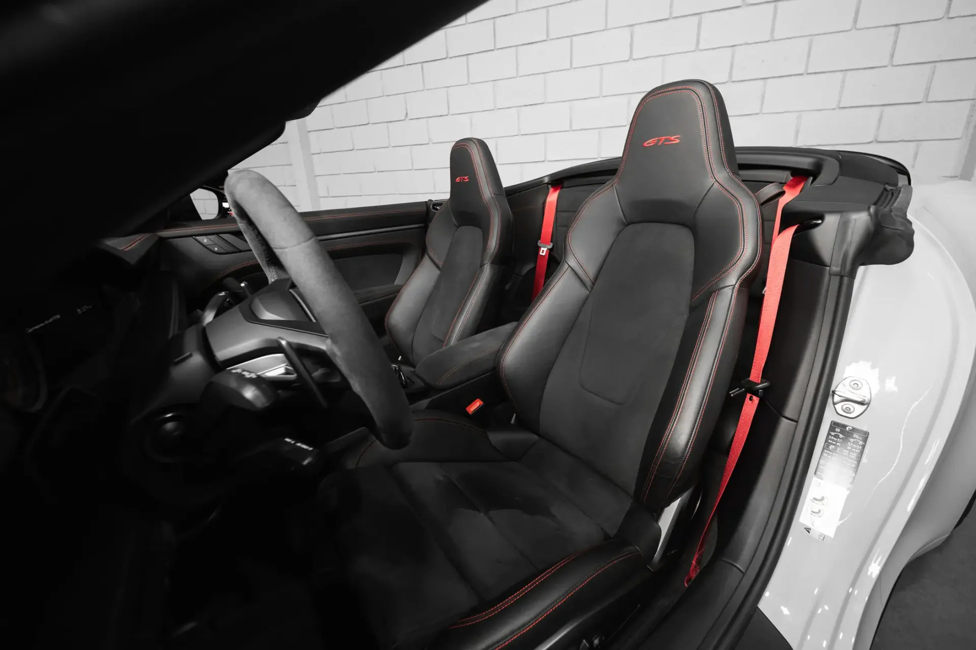 Porsche 911 (992) Carrera 4 GTS PDK 7
