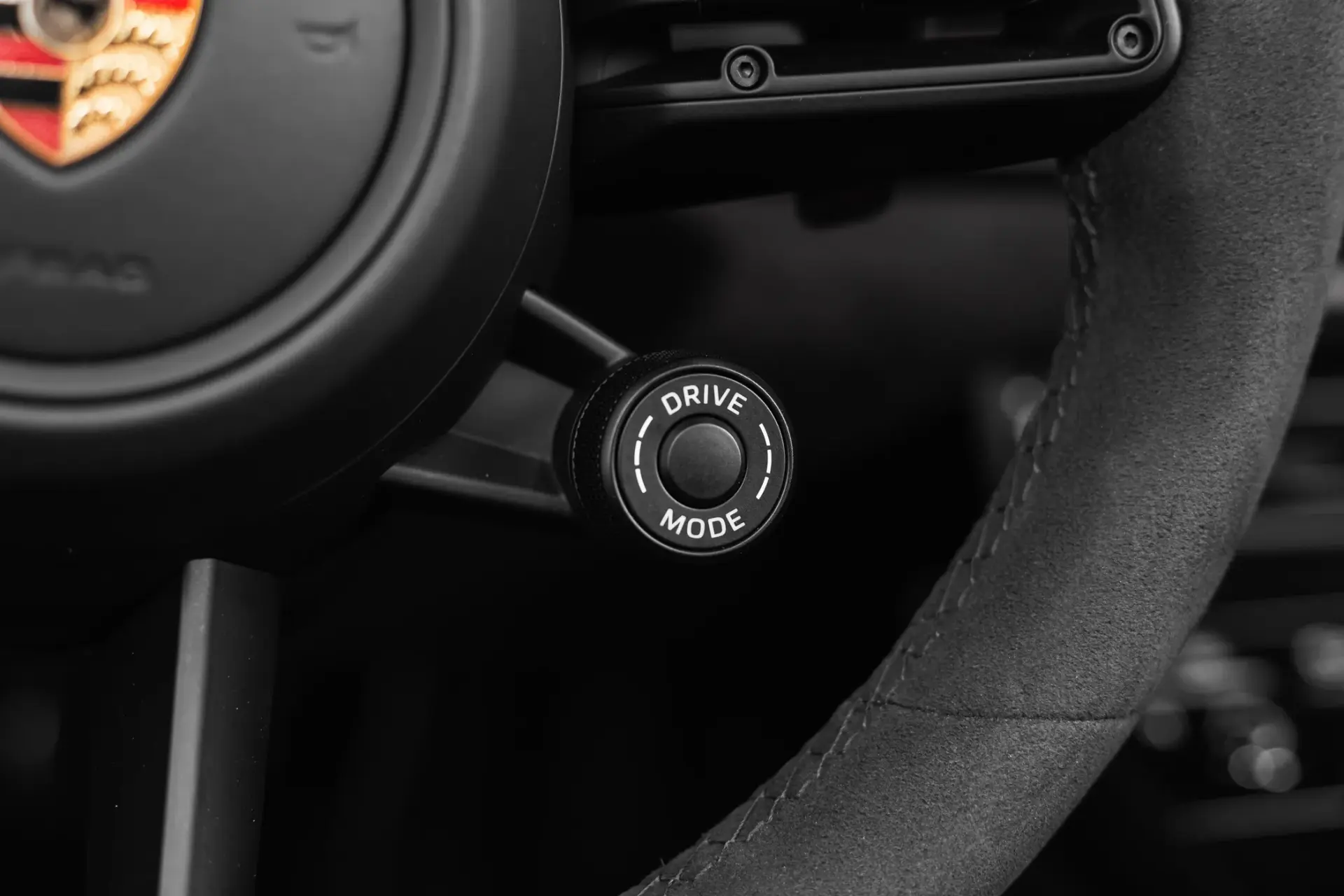 Porsche 911 (992) Carrera 4 GTS PDK 11