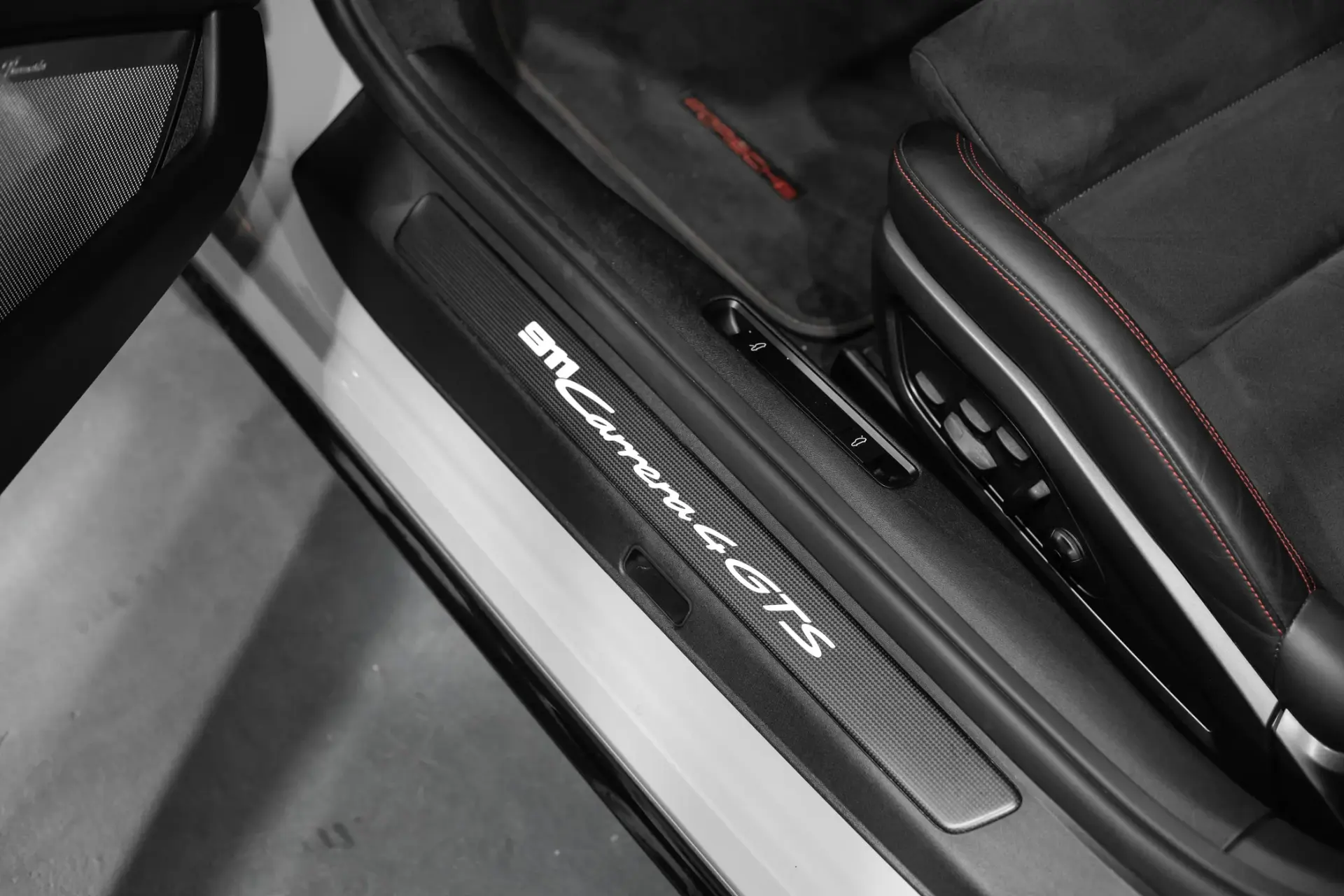 Porsche 911 (992) Carrera 4 GTS PDK 33