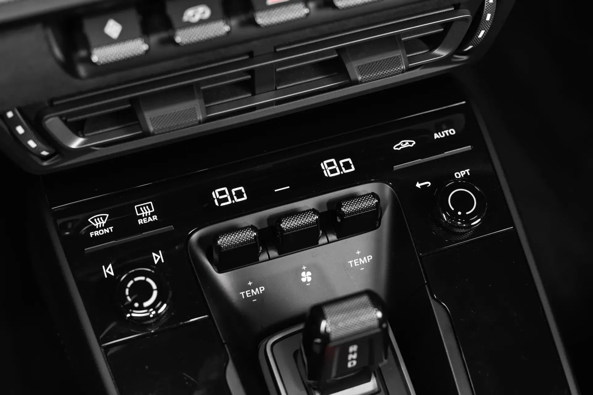 Porsche 911 (992) Carrera 4 GTS PDK 43