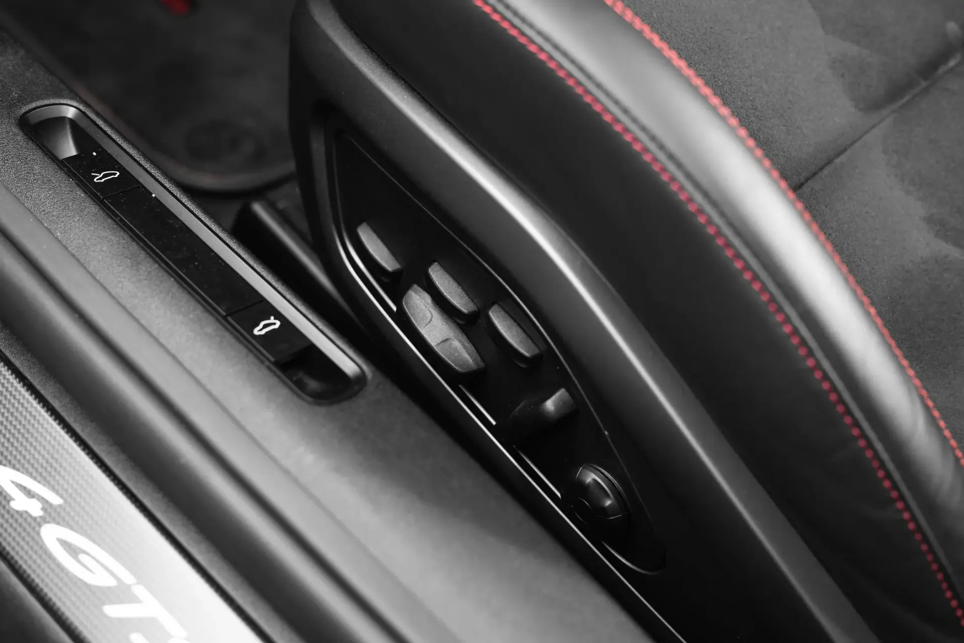 Porsche 911 (992) Carrera 4 GTS PDK 51