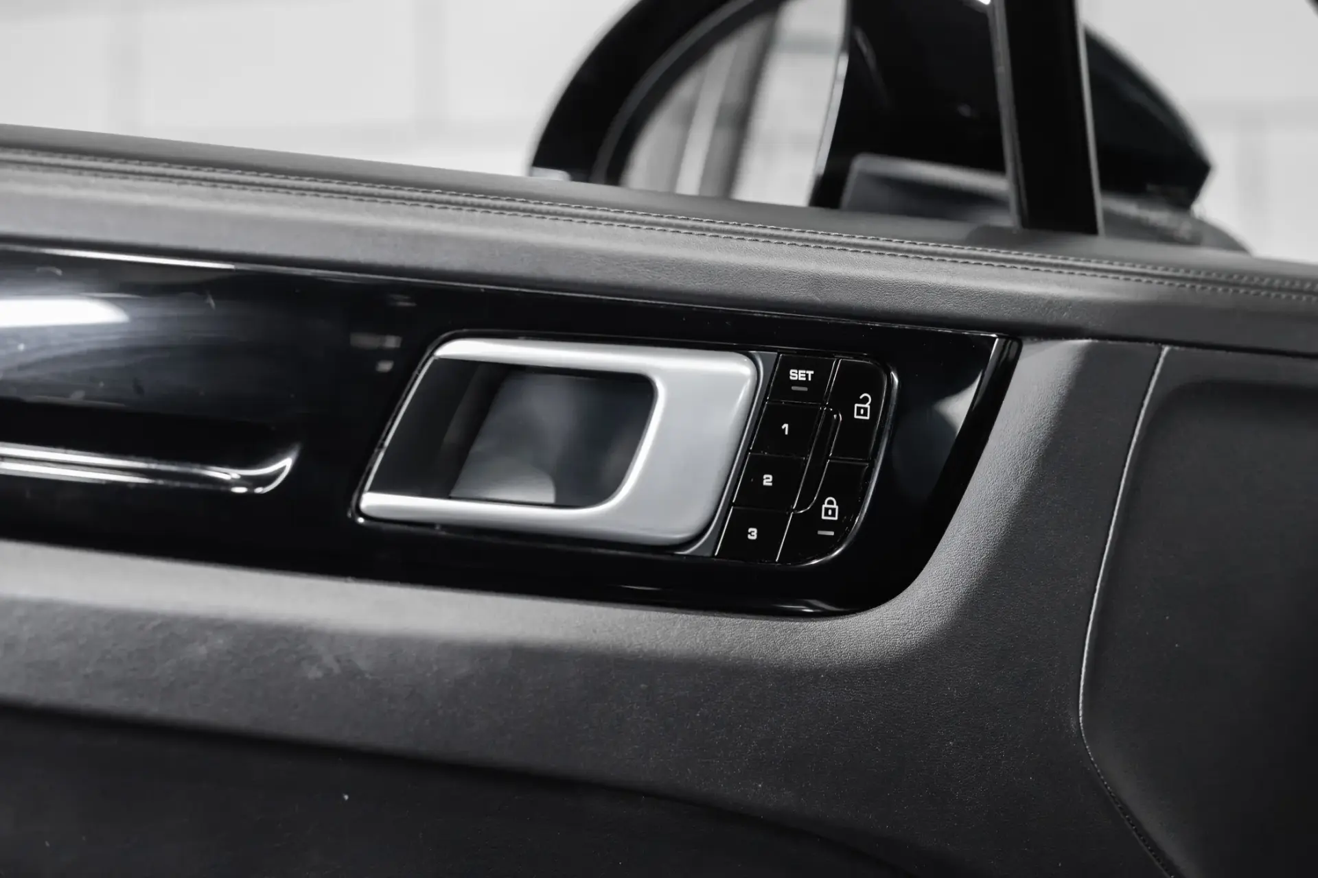 Porsche Cayenne Coupé E-Hybrid 14