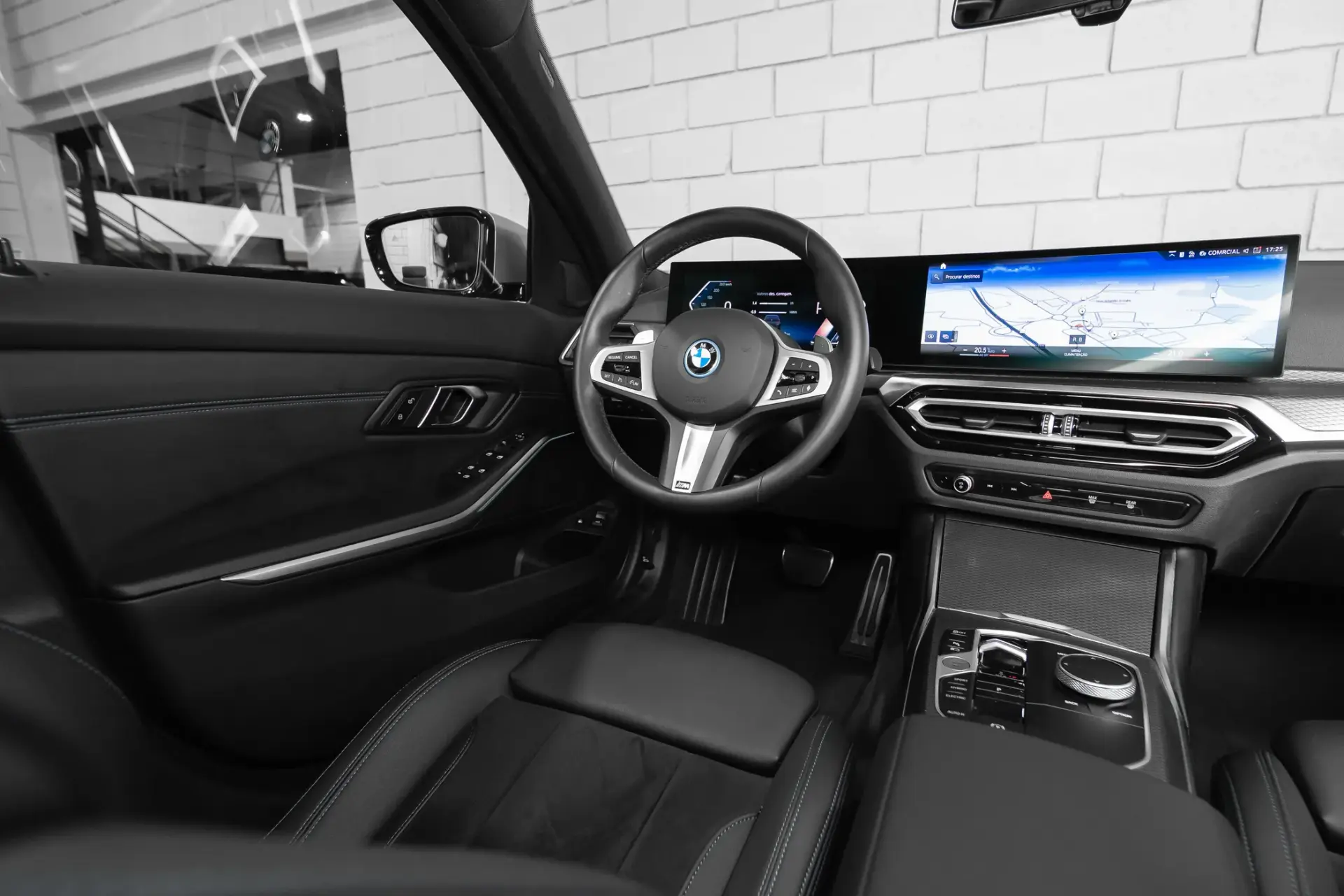 BMW 320 e Touring Pack Desportivo M Auto 32