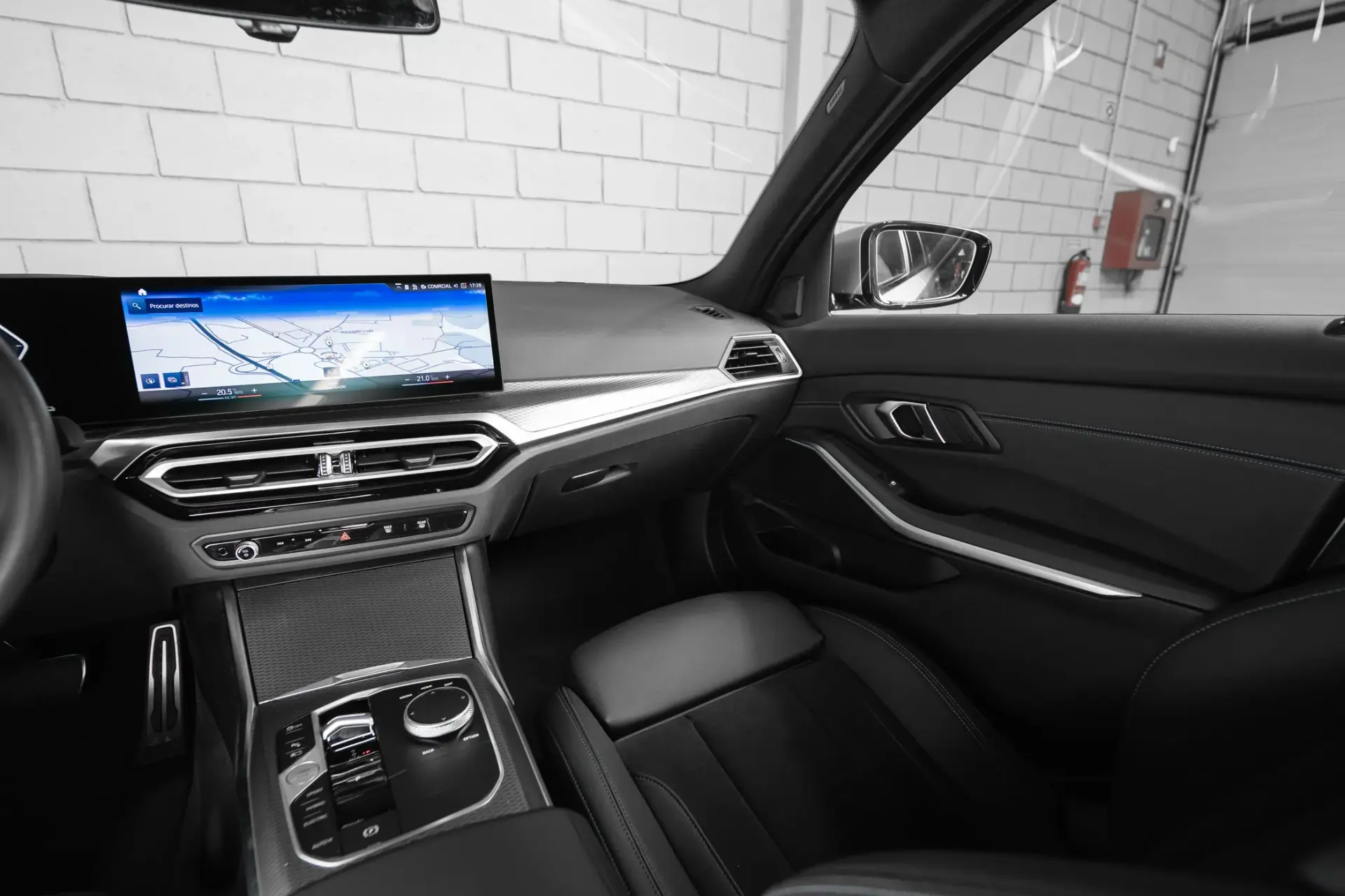 BMW 320 e Touring Pack Desportivo M Auto 33