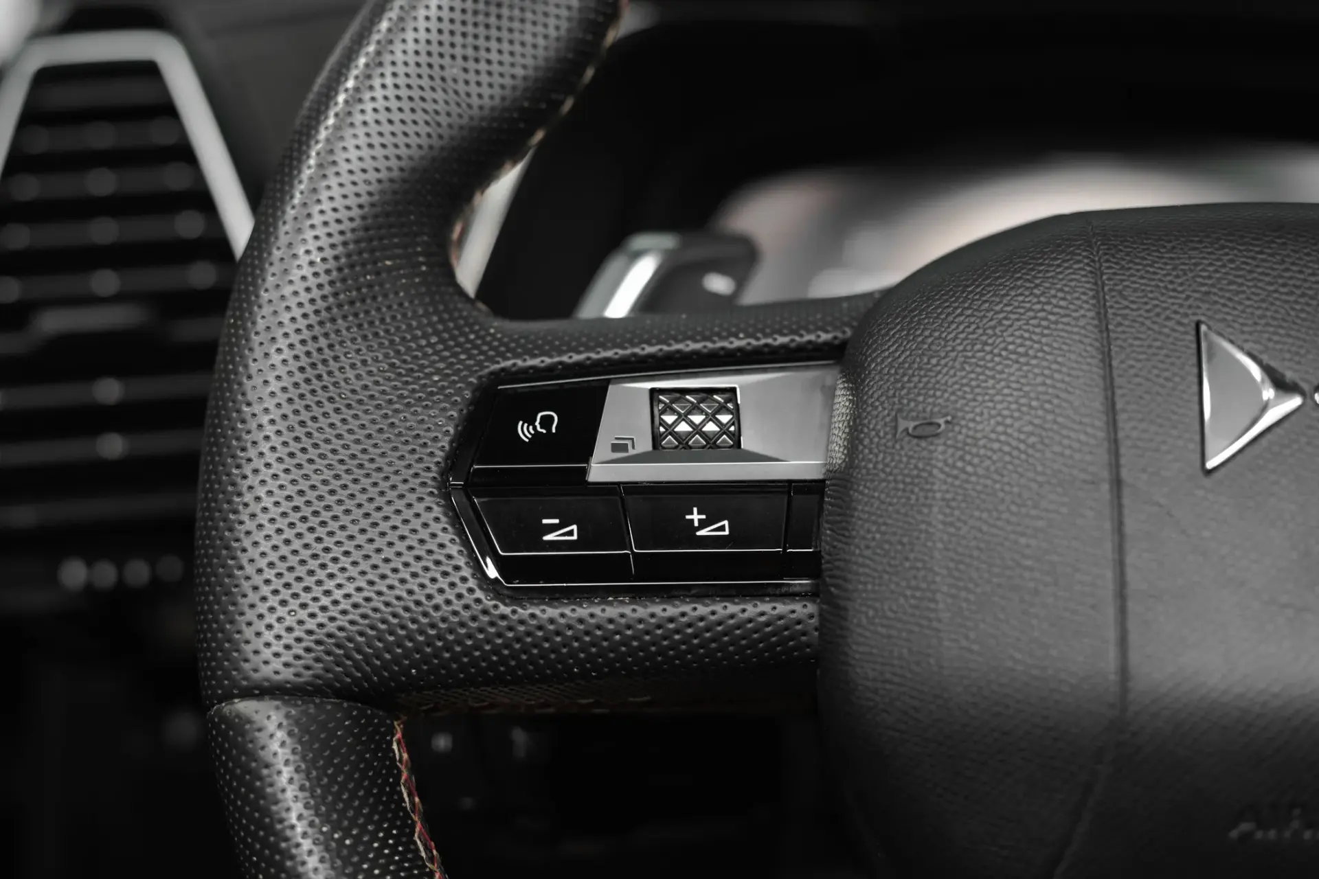 DS DS7 Crossback E-Tense Performance Line EAT8 9