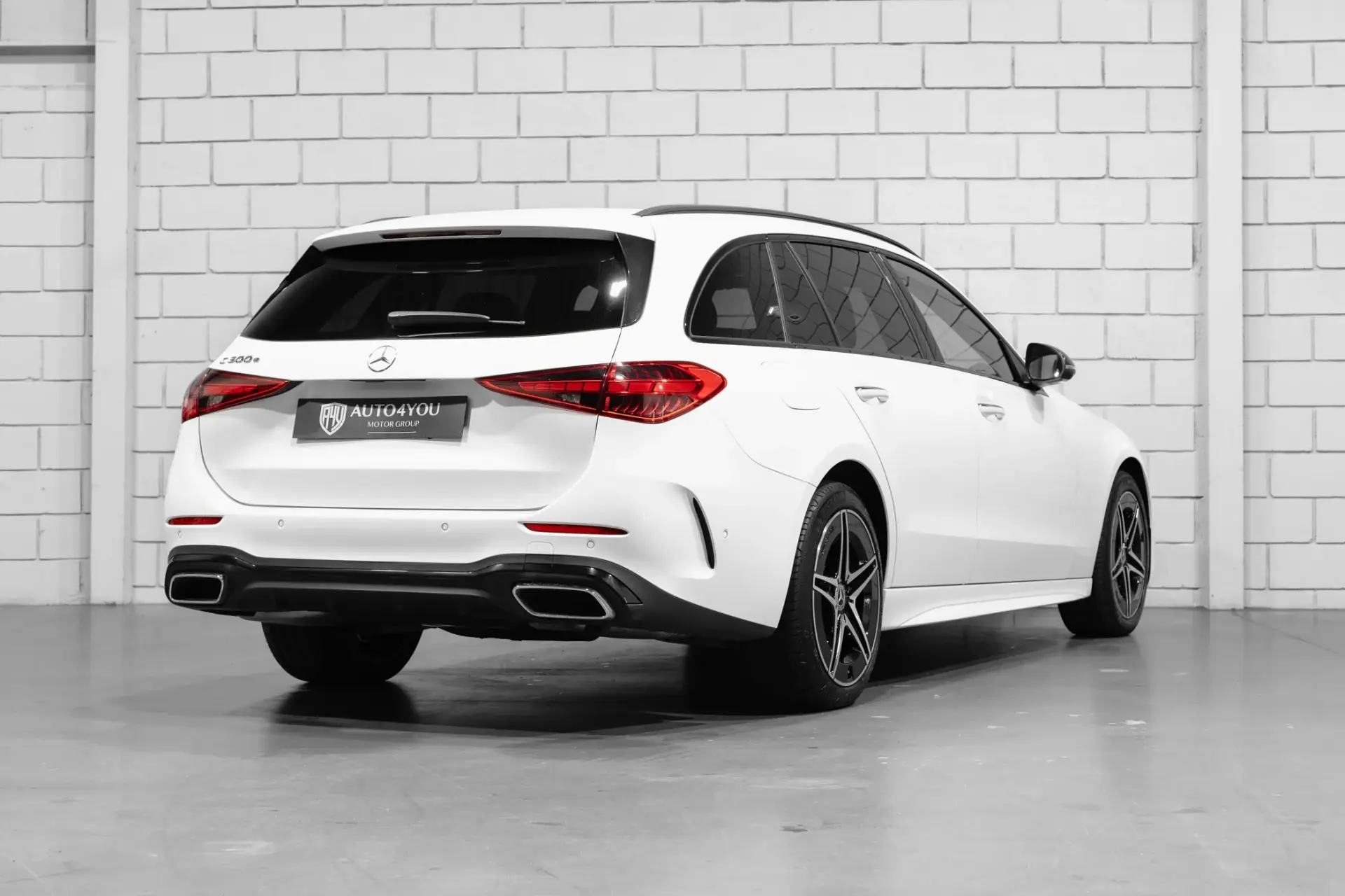 Mercedes-Benz C 300 e AMG Line 4