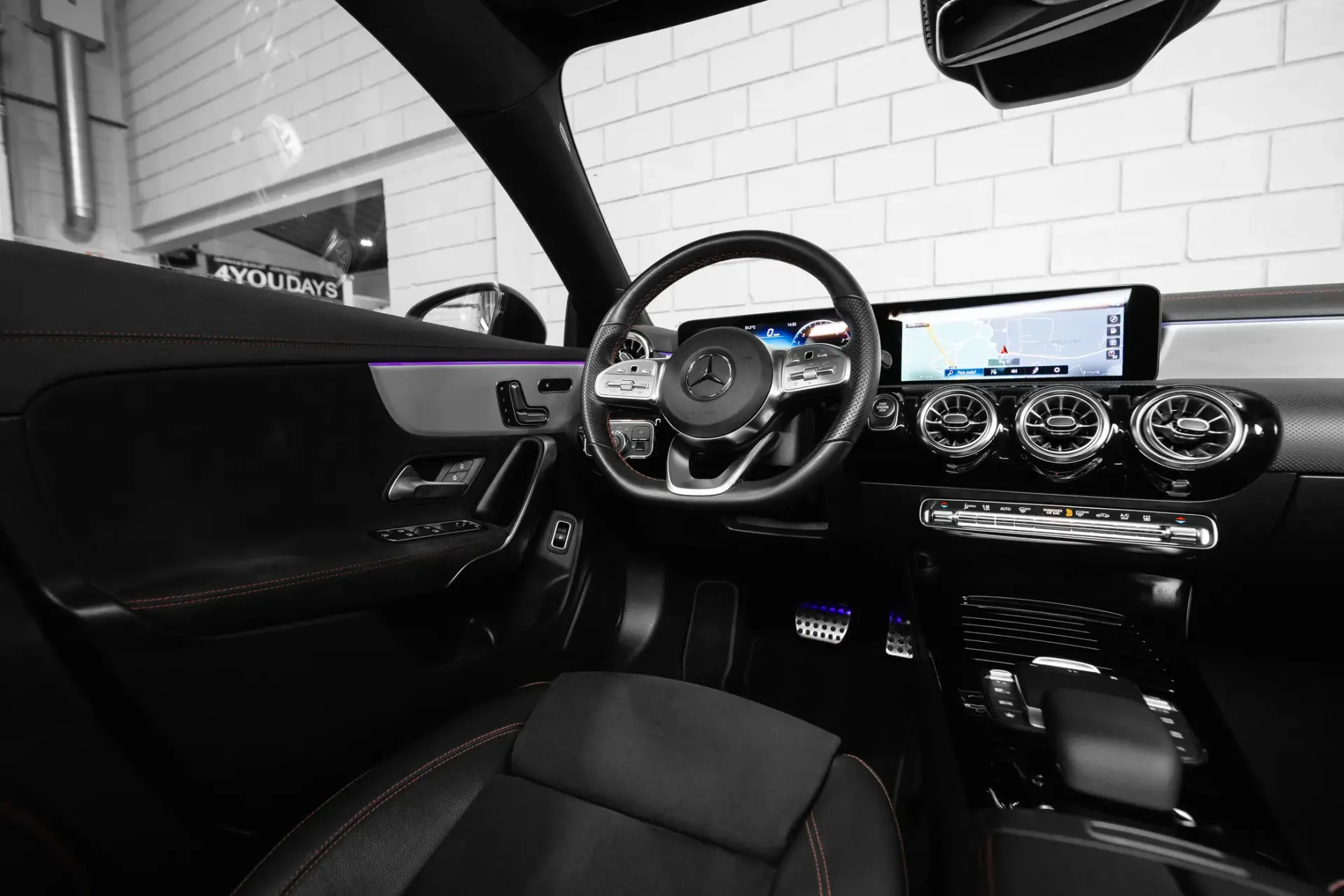 Mercedes-Benz CLA 250 e Shooting Brake AMG Line 42