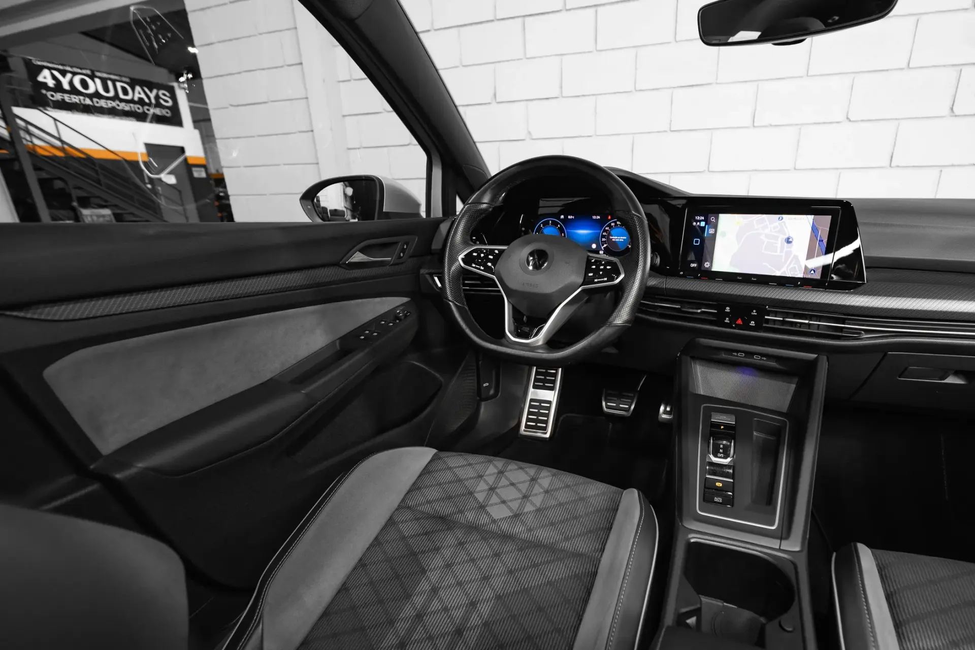 Volkswagen Golf Variant 2.0 TDi R-Line DSG 35