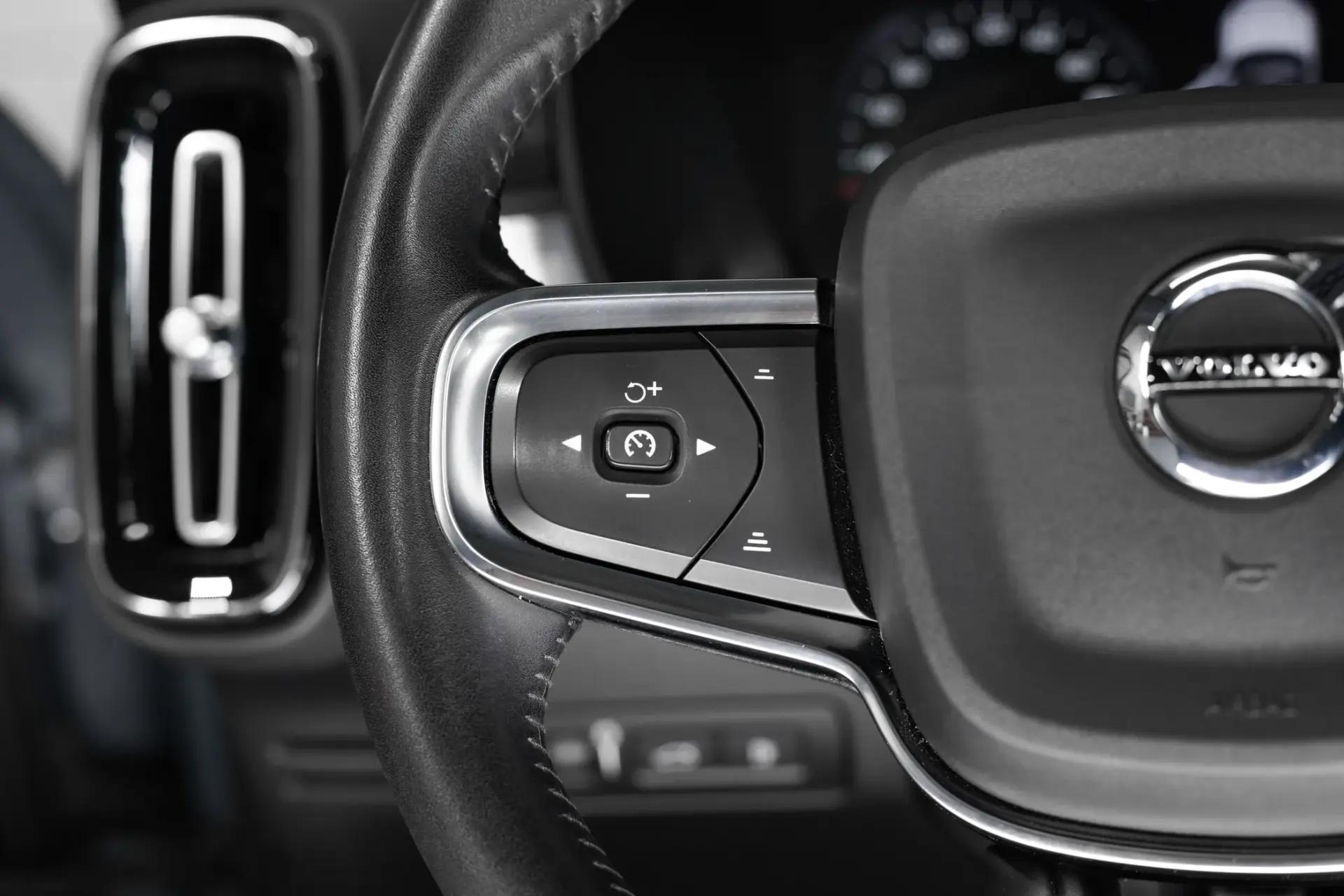 Volvo XC 40 1.5 T4 PHEV Inscription Expression 8
