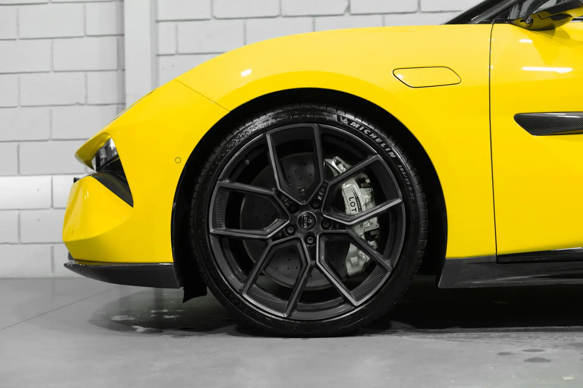 Lotus Emeya R 67