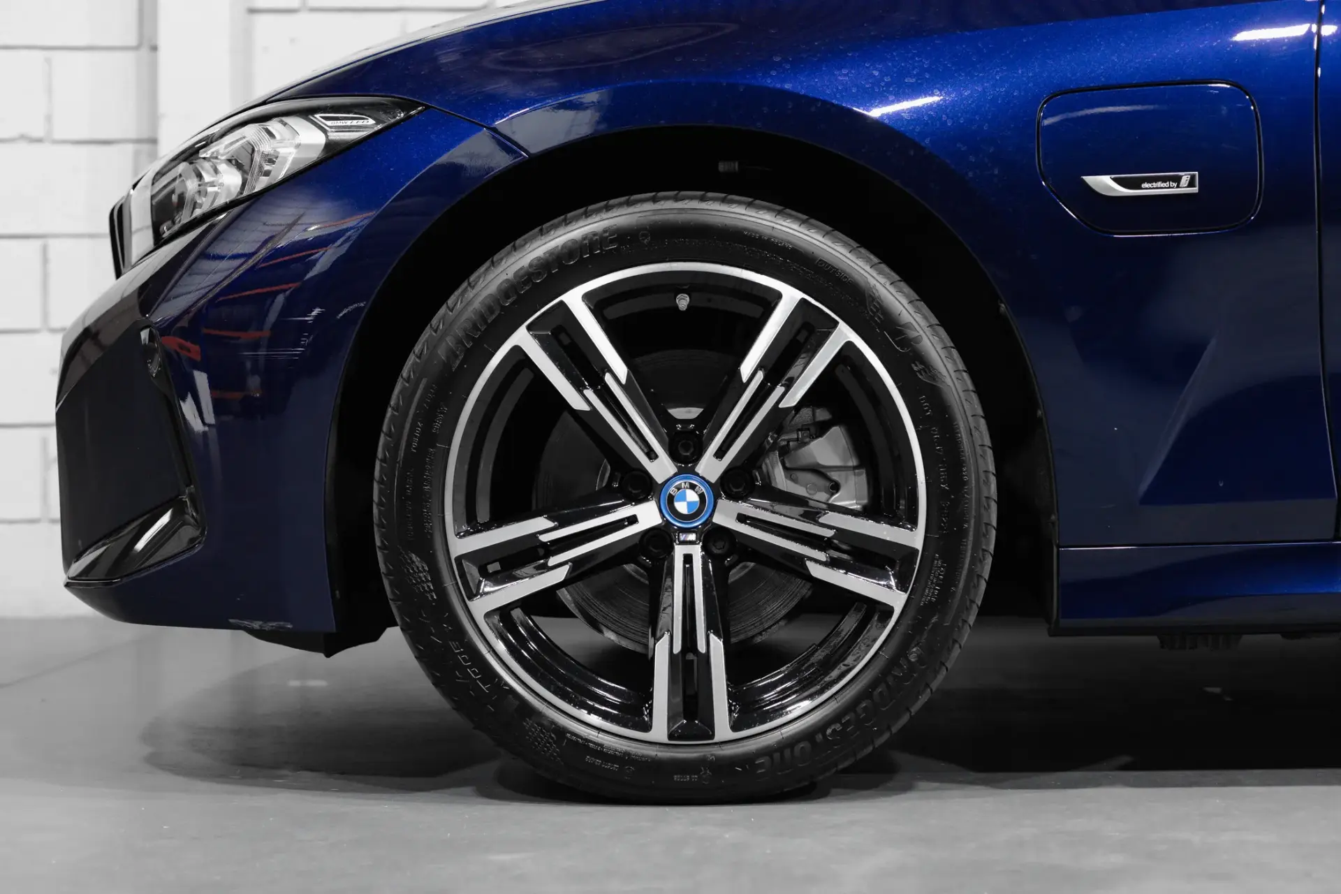 BMW 320 e Pack M Auto 5