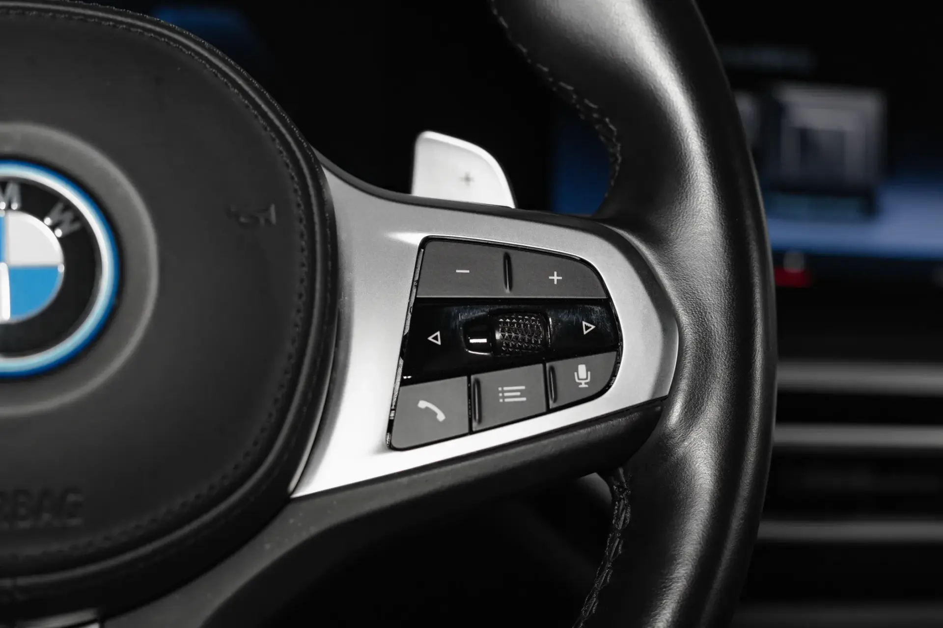 BMW 320 e Pack M Auto 9