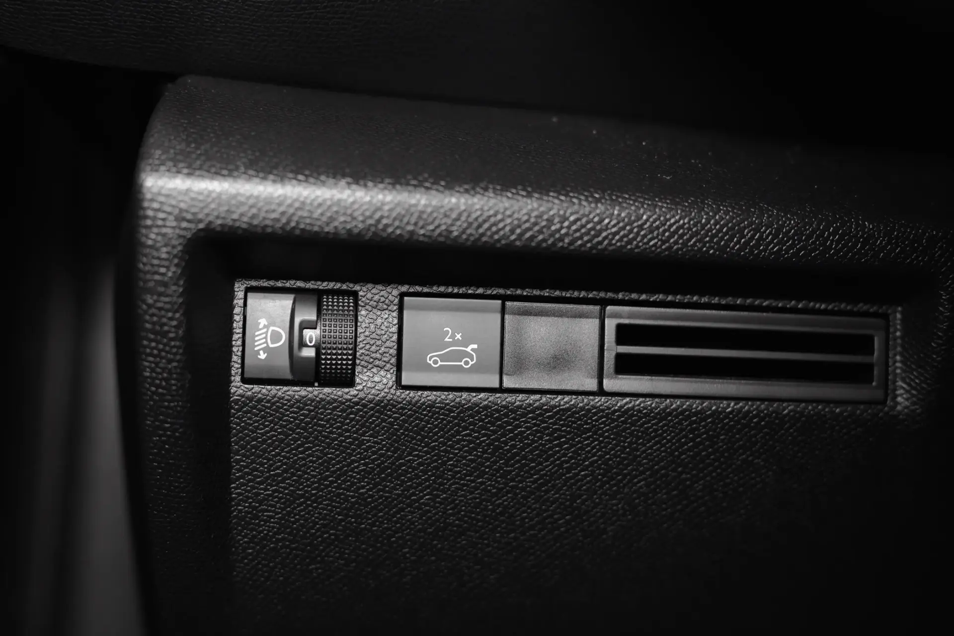 Citroen C4 X 1.2 PureTech Plus EAT8 26