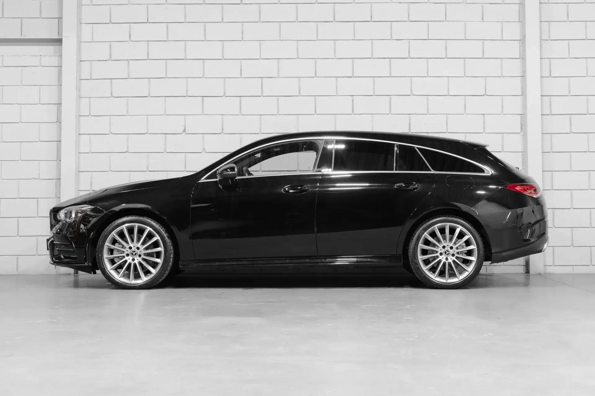 Mercedes-Benz CLA 250 e Shooting Brake AMG Line 3